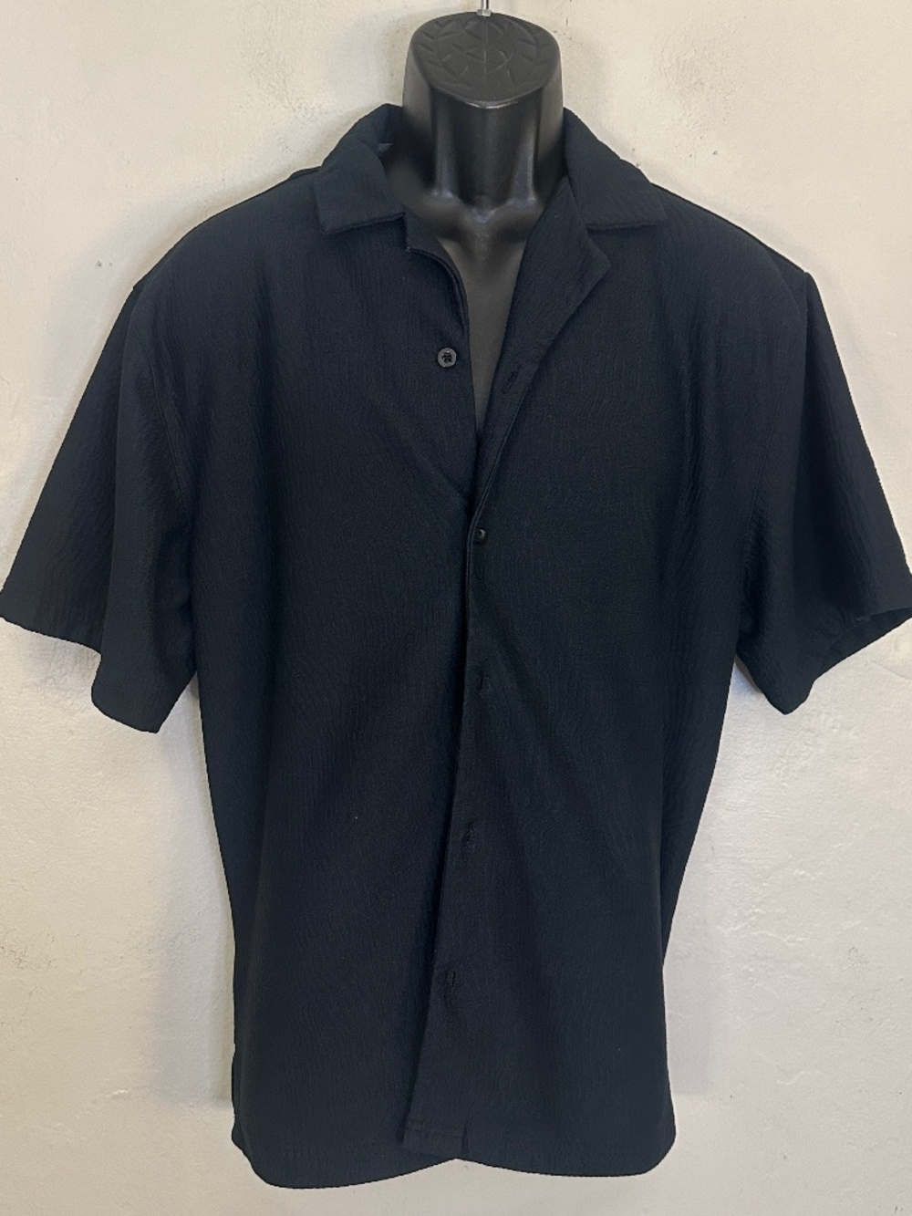 Saints Studio Stretch Short Sleeve Shirt Large Gently worn 95% polyester/5% span